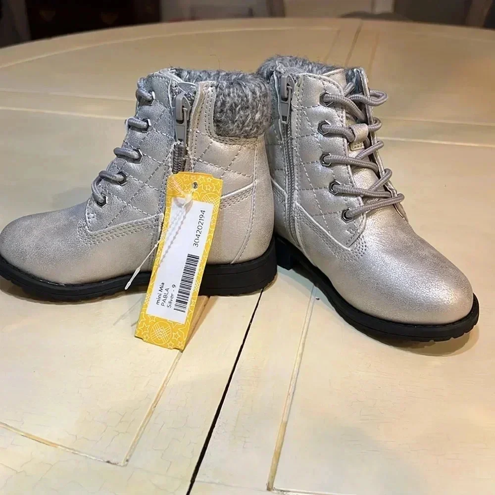 MINI MIA PABLA SILVER CHILDS BOOTS SIZE 9